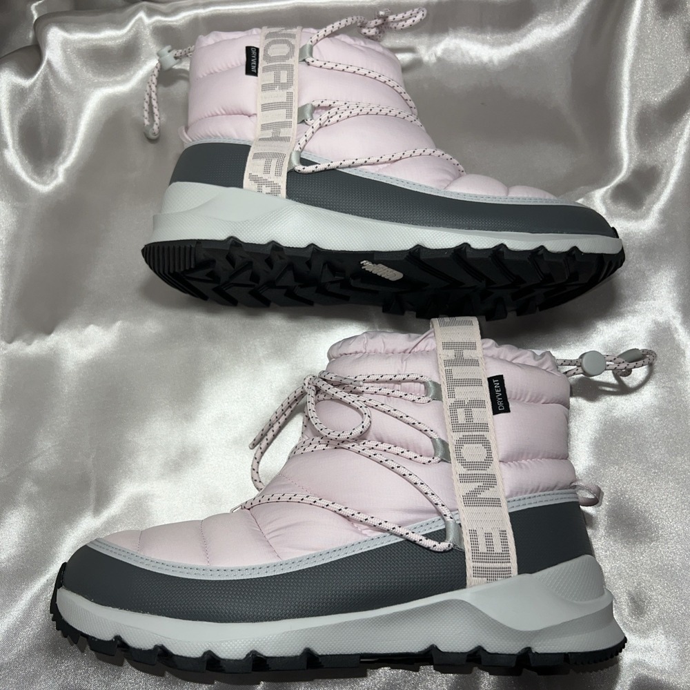 The North Face Women's ThermoBall™ Lace-Up Waterproof Boots Size‎ 9 Lavender Fog - Picture 2 of 9